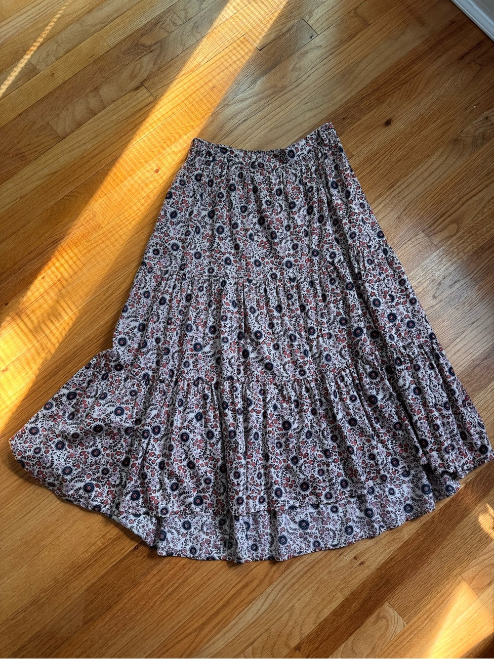 Xirena Boho Floral Midi Skirt - Cream and Black (M)